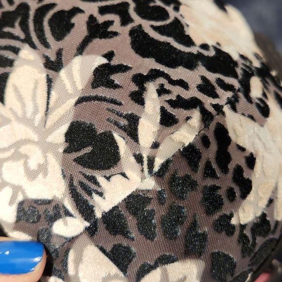 Velvet feel black and silver lightly padded PINK Victorias secret bralette sz M! - Picture 6 of 6